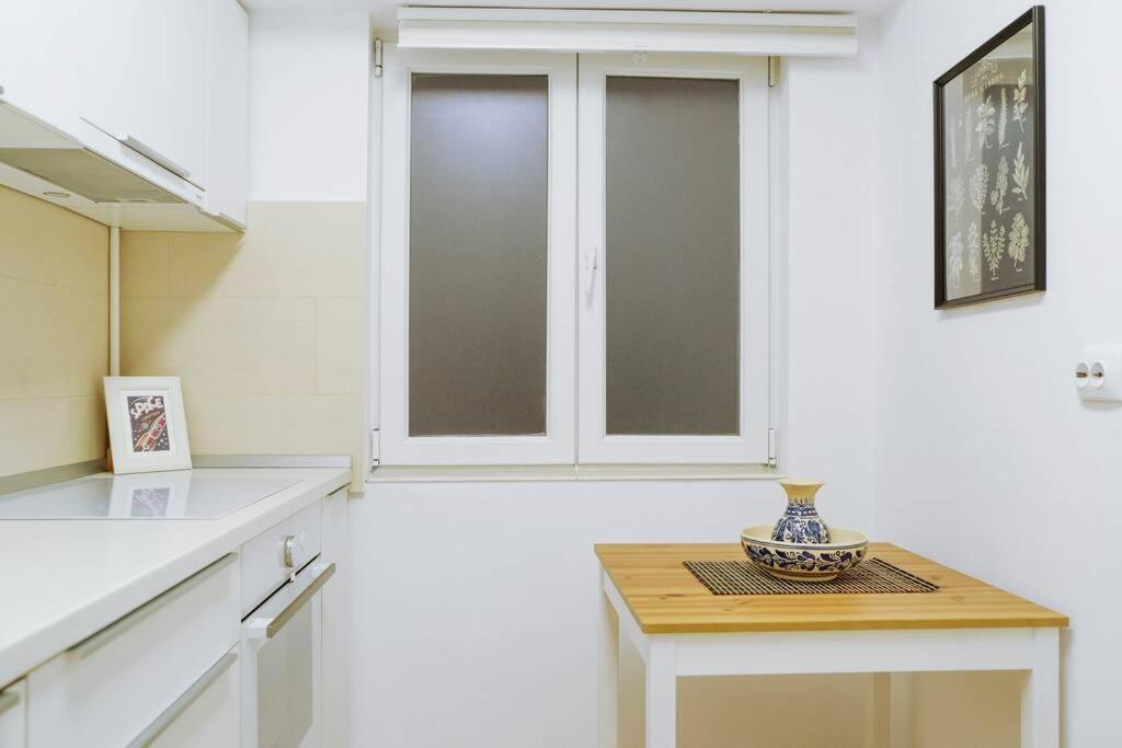 Elegant Vibes Apartment Next To Obor Market Bucarest Exterior foto