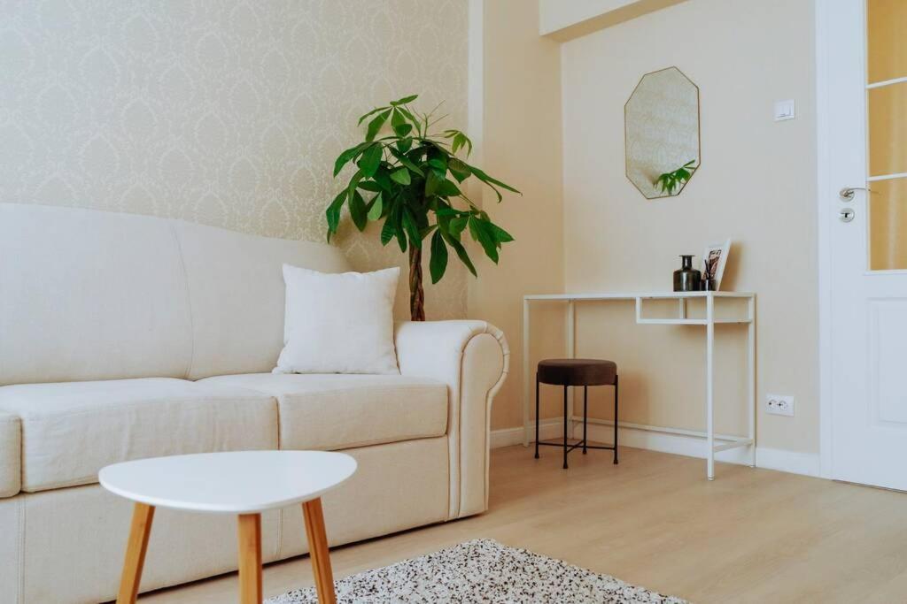 Elegant Vibes Apartment Next To Obor Market Bucarest Exterior foto
